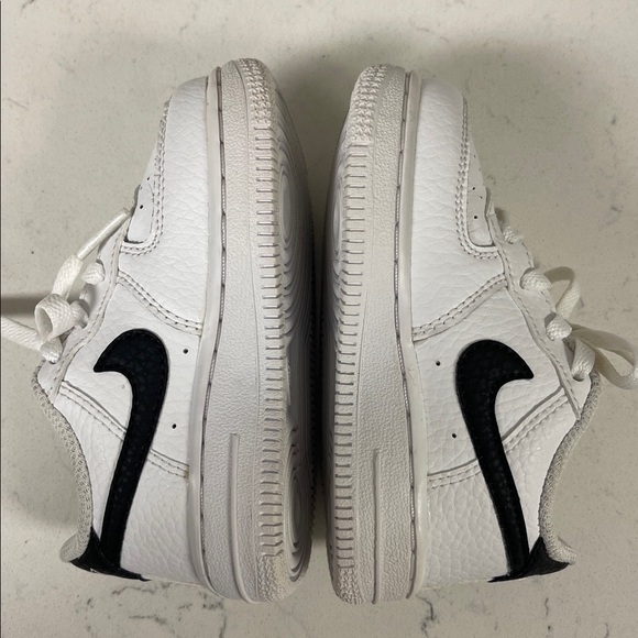 Nike Air Force 1 Low (TD) CZ1691-100 White Black Swoosh Size 6 C - Picture 8 of 17